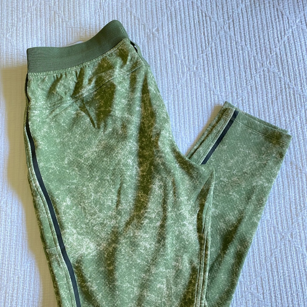 Lululemon Textured Tech Pant